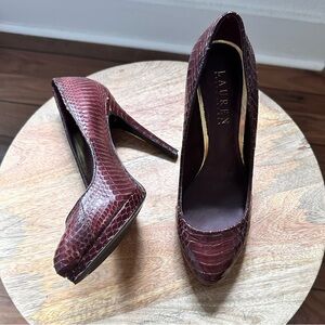 Ralph Lauren Burgundy snakeskin heels sz: 6.5